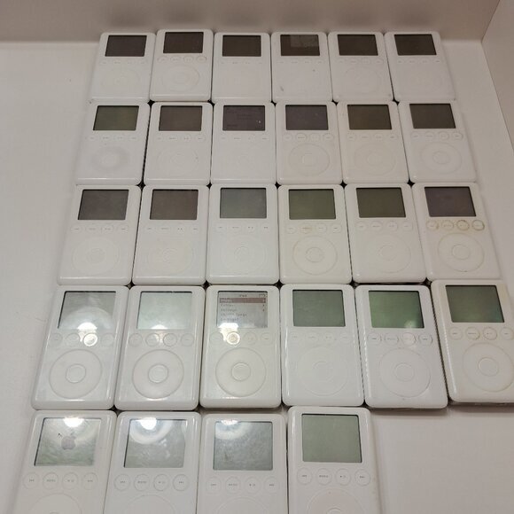 1X Apple iPod Classic 3rd Generation 10GB 15GB 20GB 30GB 40GB W/ accessories - Picture 1 of 16